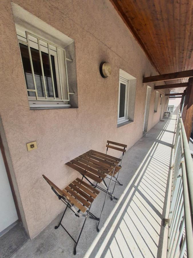 Studio Au Calme Espace Exterieur Parking Gratuit Dans La Rue Grenoble Bagian luar foto